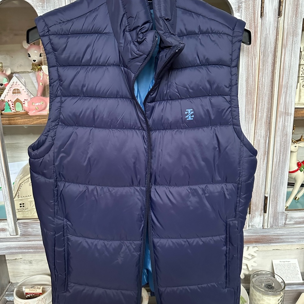 NWT izod men’s vest make offer!